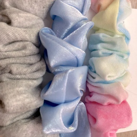 3 FOR $25 Old Navy Tie Dye Cool 3 Pack Scrunchies NWT - Picture 2 of 5